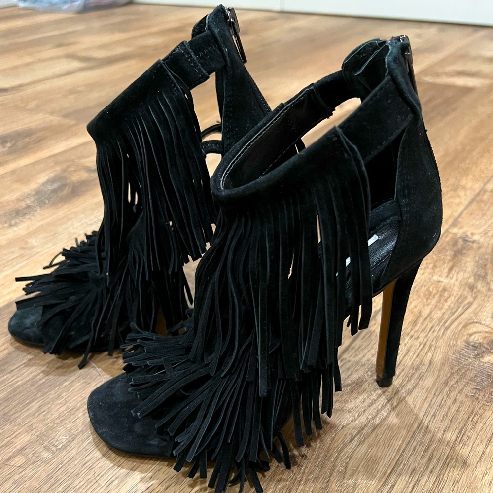 Steve Madden fringe heels. Size 5.5 Fits 6 Never worn. Super sexy! Brand new!! - Picture 6 of 6